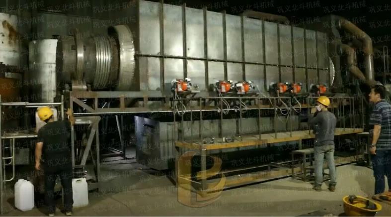 椰殼炭化機嚴格按照操作規(guī)范生產(chǎn)椰殼炭