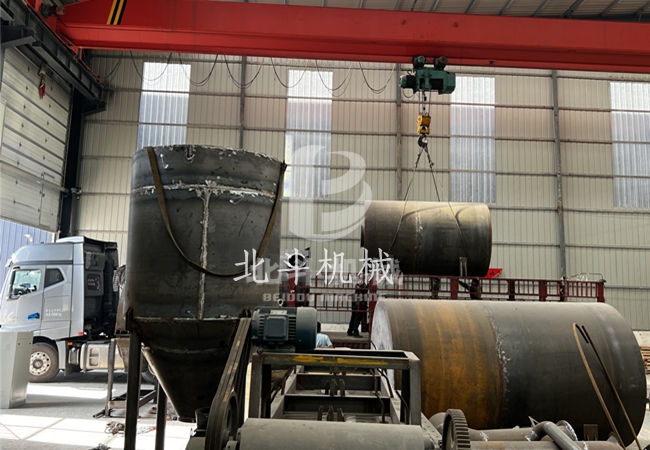 稻殼炭化機(jī)裝車(chē)完成,連夜發(fā)往東北客戶