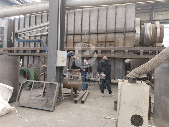 河南客戶(hù)秸稈炭化機(jī)的考察之旅